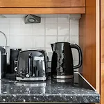 Very Cosy Marylebone Residence With Super Fast Wifi